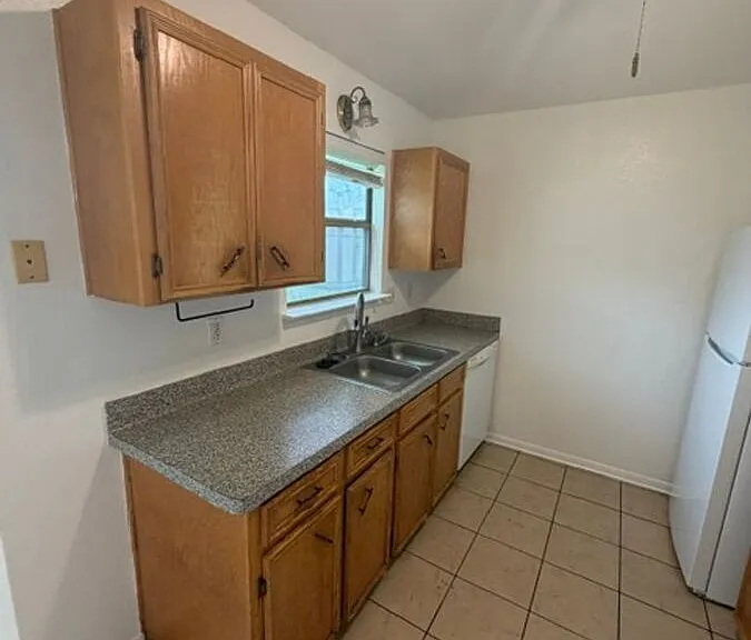 2204 Sherman Dr — Photo 6