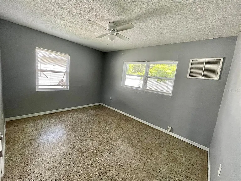 4615 Edgewater Dr — Photo 6
