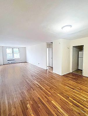 2nd image of 150 Hawthorne St #4V