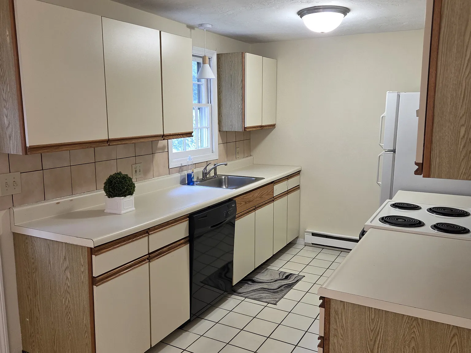 2 bed, 1.5 bath, 1320 sqft, $2,395 — Photo 4