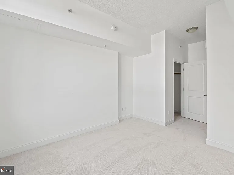 1020 N Highland St #221 — Photo 10