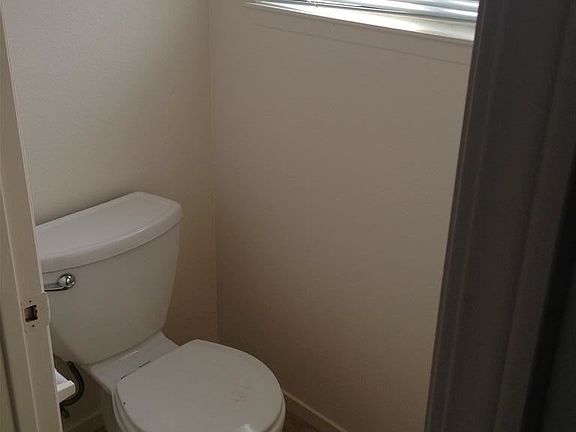 2nd image of 2414 N Clark St