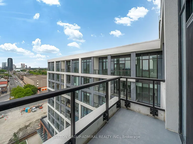 858 Dupont St #Penthouse 43 — Photo 35