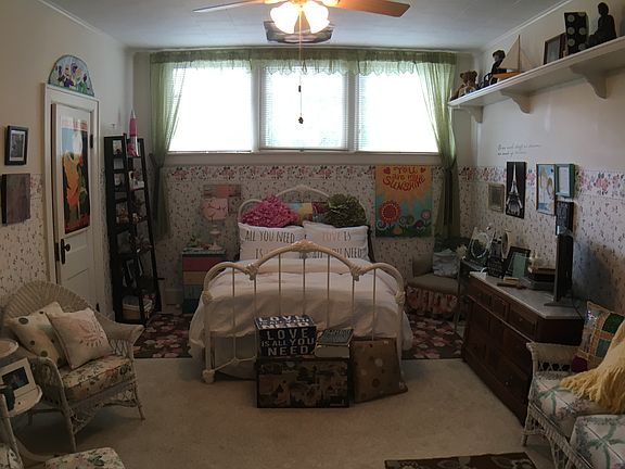 4th image of 1402 Burnett Ln