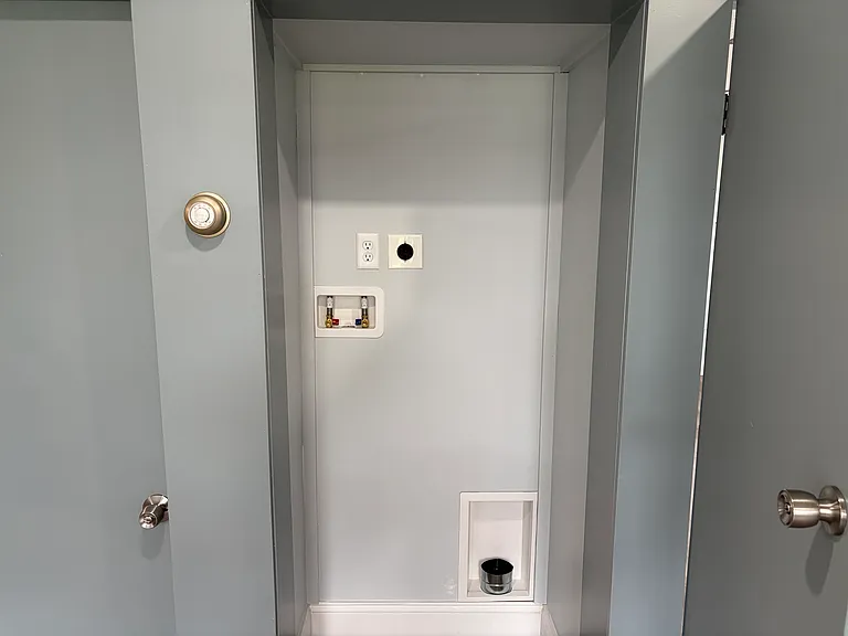 337 Smith St — Photo 9