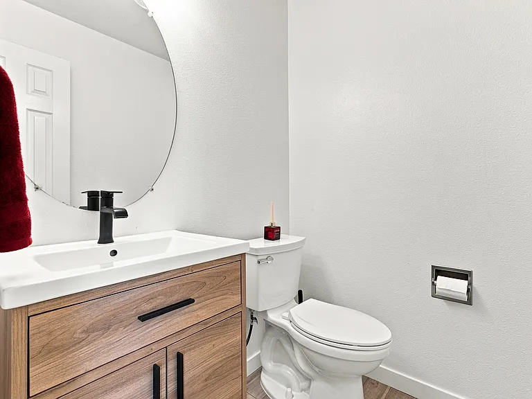 2445 Clayton Cir — Photo 21