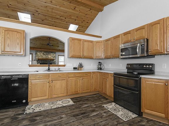 4th image of 130 Chestnut WAY