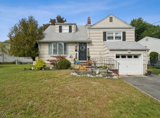 8 Meadow Dr, Little Falls, NJ 07424