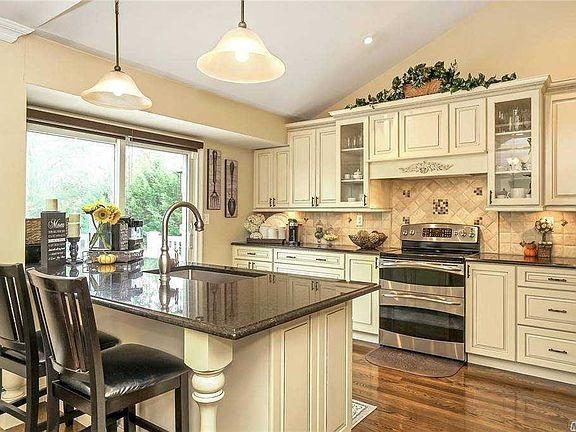 5th image of 15 Cherrywood Dr
