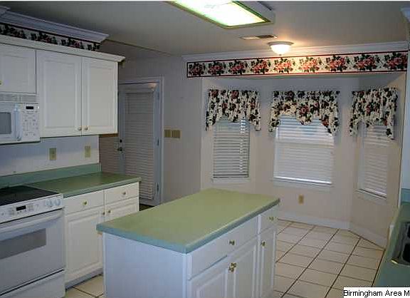 5th image of 1716 Creely Dr