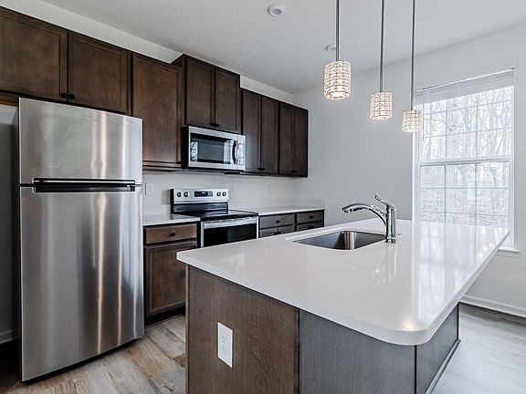 Kitchen with eat-up center island