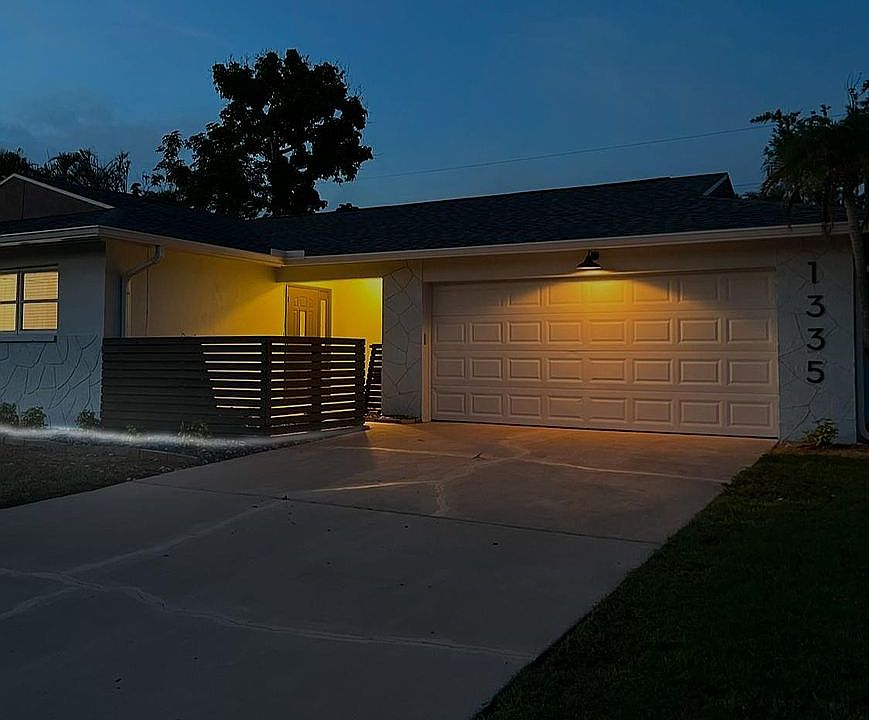 3/2 Ranch Home w Pool & Cage