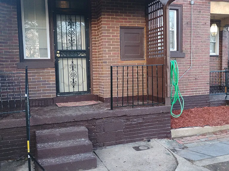 Field St — Photo 121