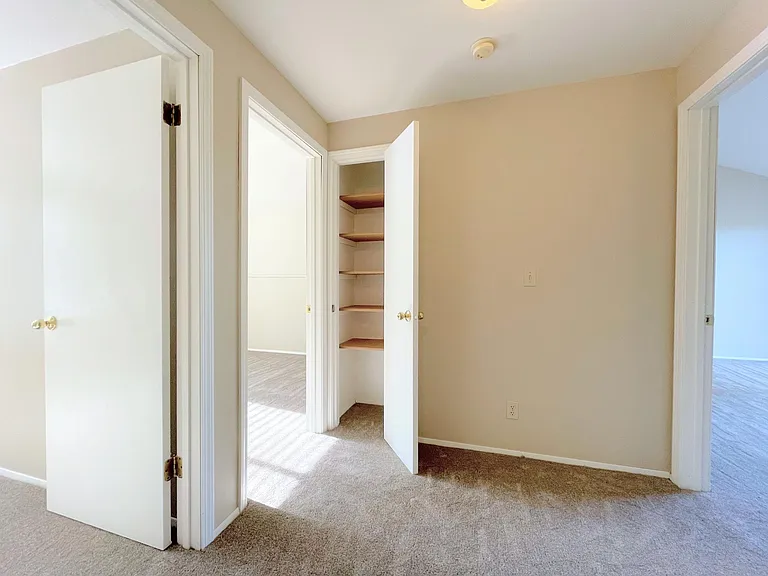201 E Mountain View Dr — Photo 24