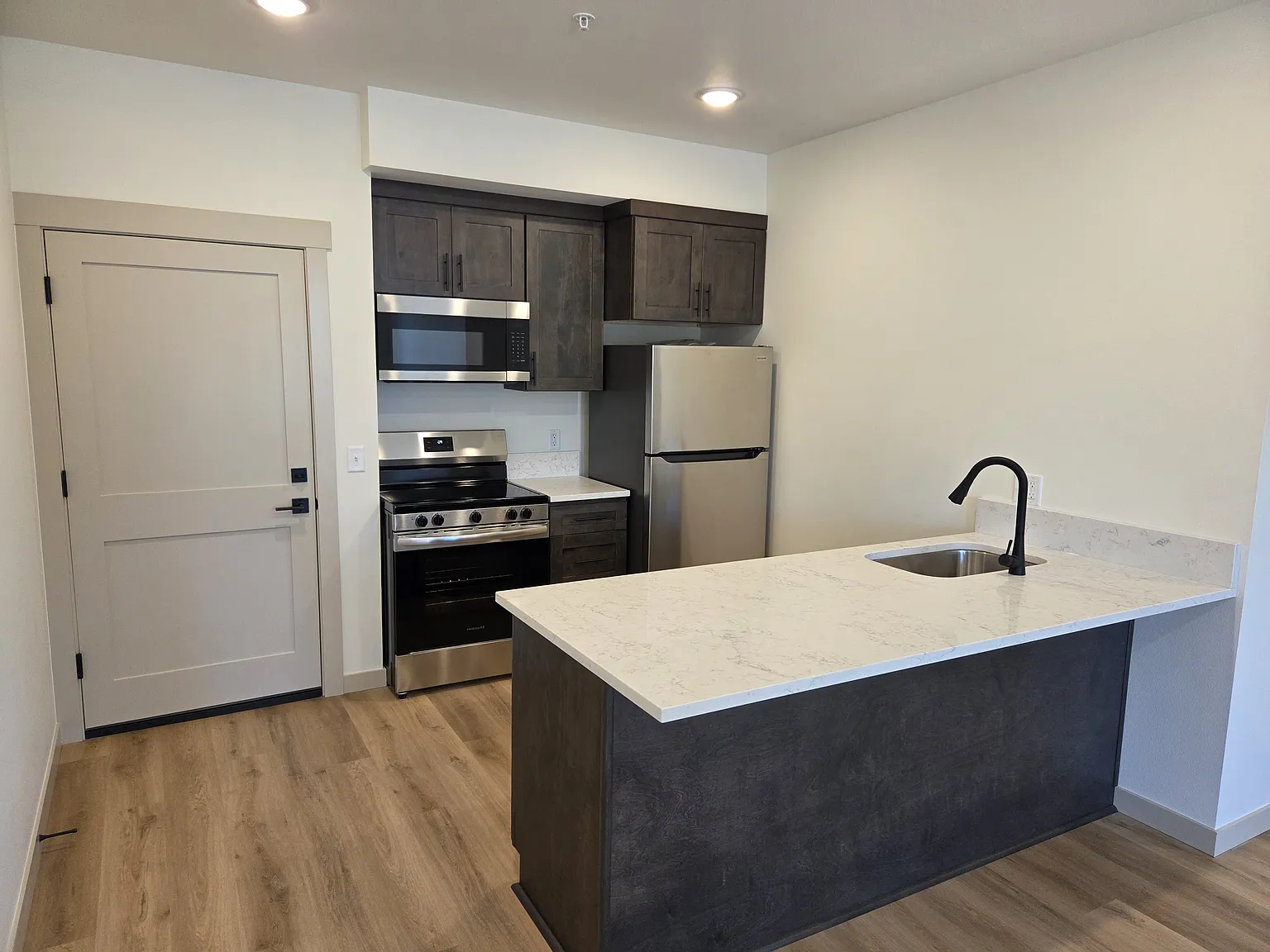 Hill's Town Apartments — Photo 2
