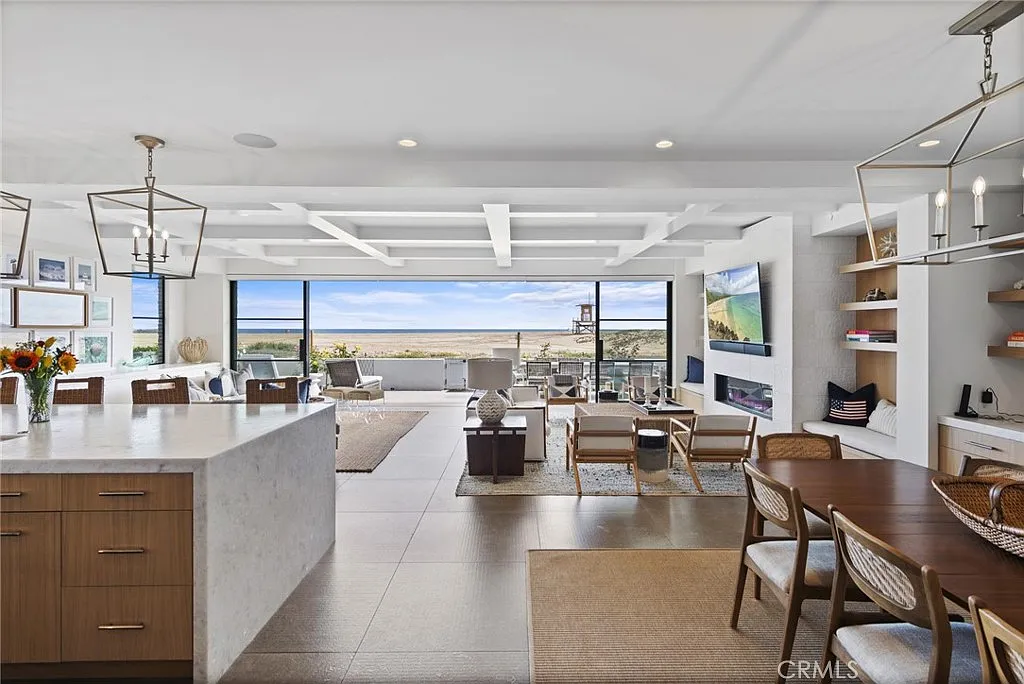 5 bed, 4.5 bath, 4220 sqft, $75,000 — Photo 4