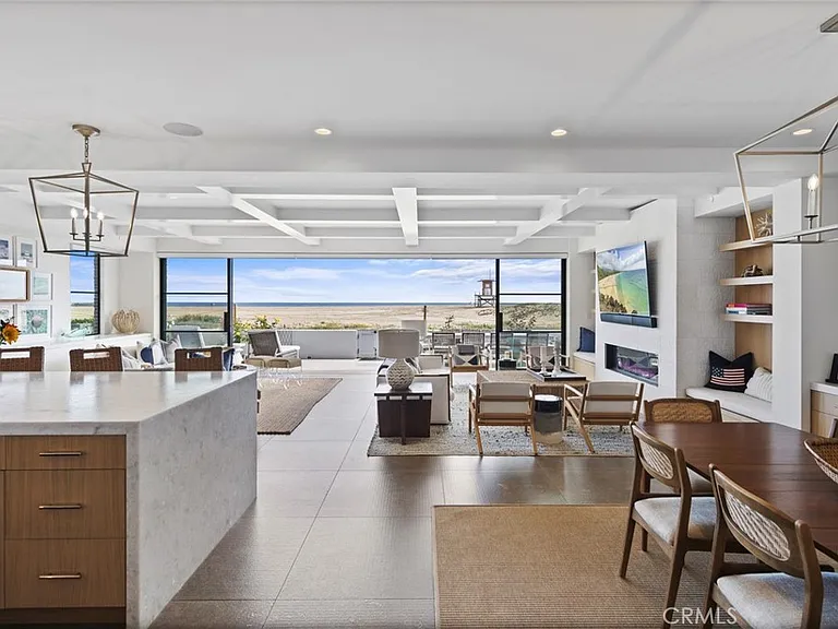 2148 E Oceanfront — Photo 4
