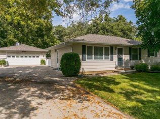 112 Clover Dr SW, Cedar Rapids, IA 52404