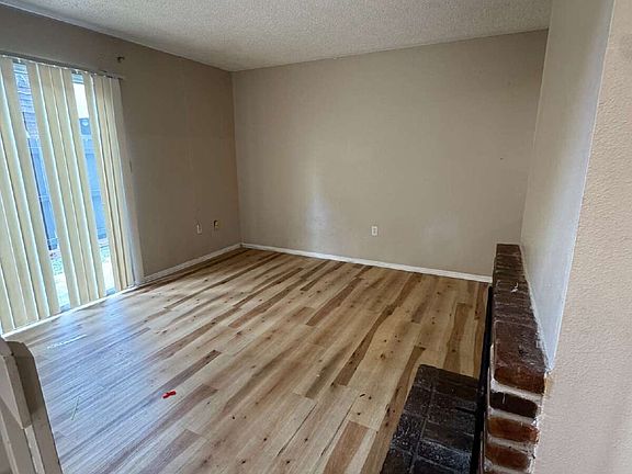 4th image of 5012 Downing St #10