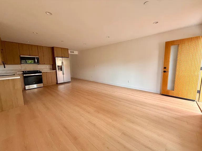 2705 Benedict St — Photo 6