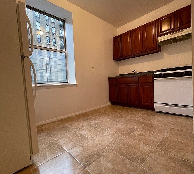 1st image of 2100 Beekman Pl #1O