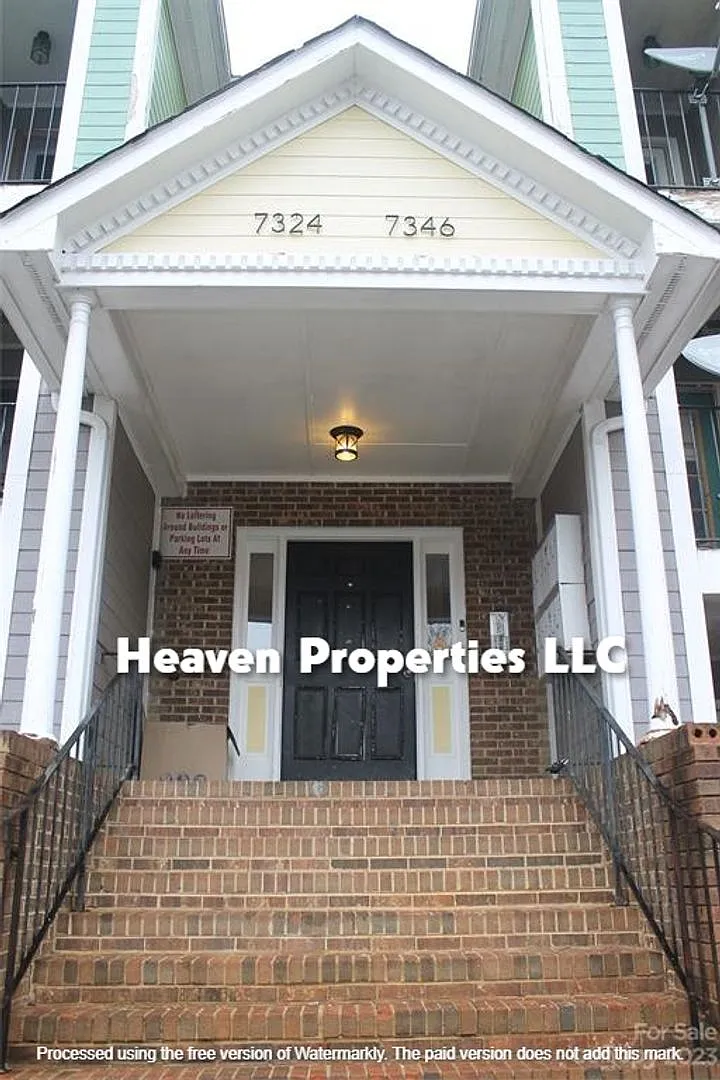 Rose Terrace Ct — Photo 2