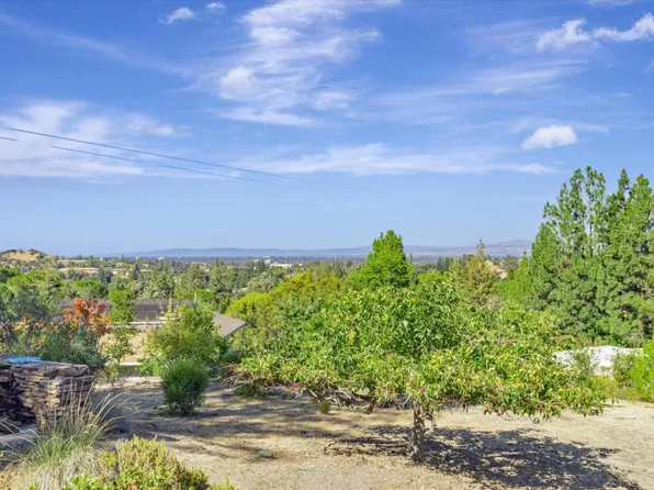 12830 Viscaino Rd, Los Altos Hills, CA 94022