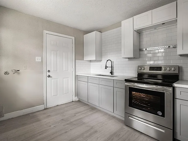 4755 Wilmington St #6 — Photo 7