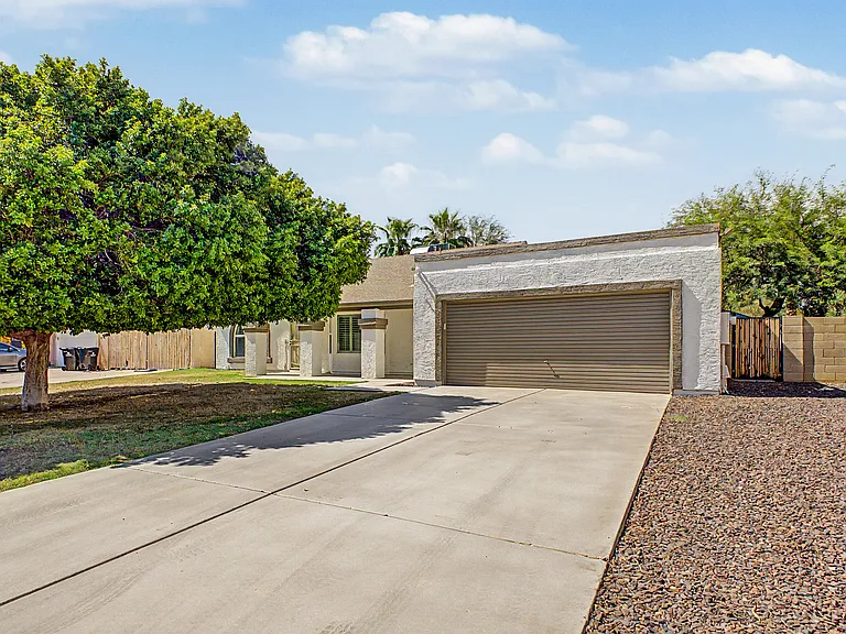 918 E Kristal Way — Photo 9