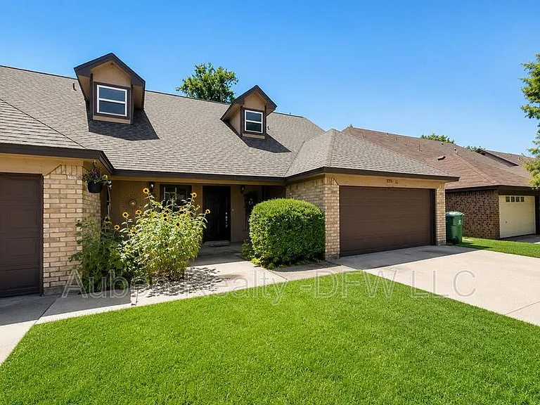 7716 Sable Ln — Photo 2