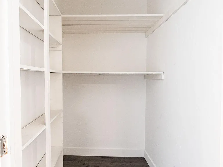 1011 San Julian St #203 — Photo 36
