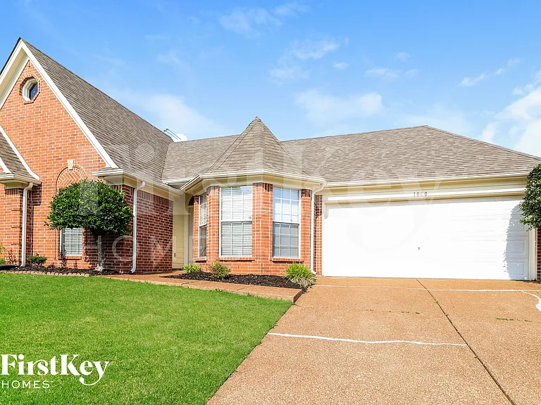 1060 Mossy Knoll Dr — Photo 2