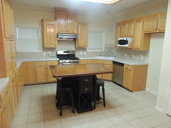 5th image of 305 Willowbend Dr