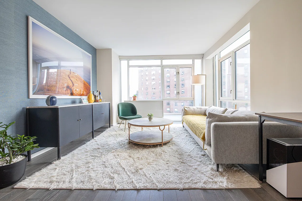 385 First Avenue — Photo 1