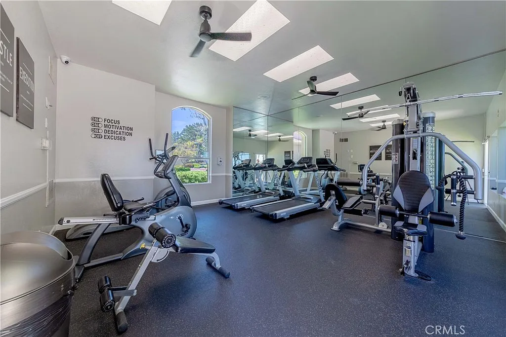 2 bed, 2.0 bath, 995 sqft, $2,650 — Photo 2