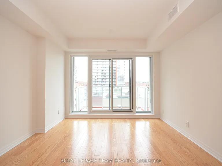 242 Rideau St #404 — Photo 14
