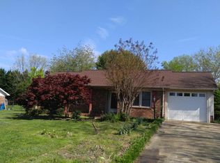 5622 Valley Field Rd, Hickory, NC 28602