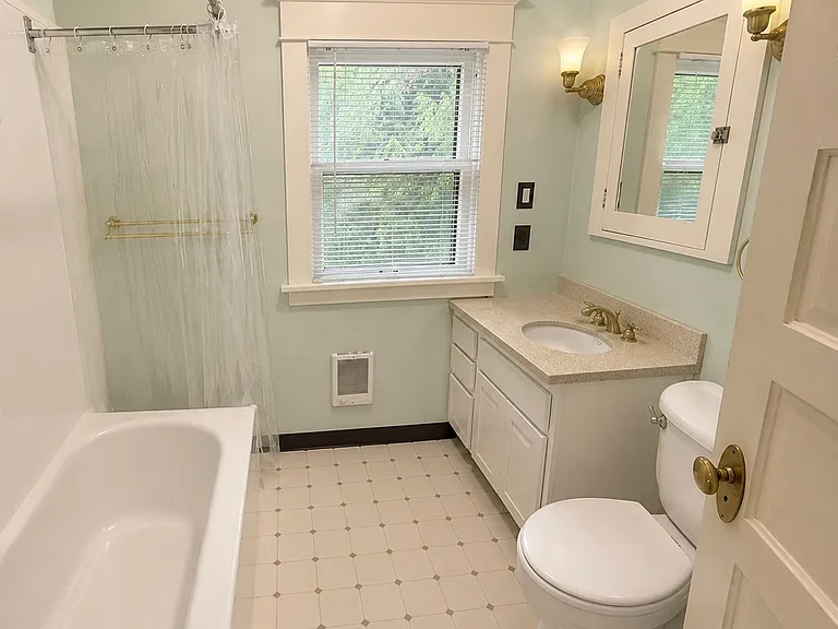 7435 SW 17th Dr — Photo 16