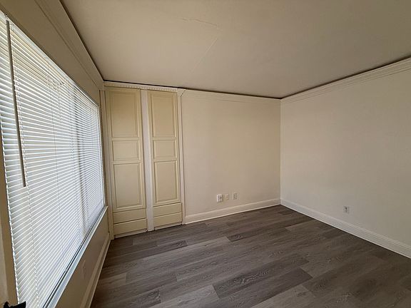 3rd image of 2735 Applewood Dr