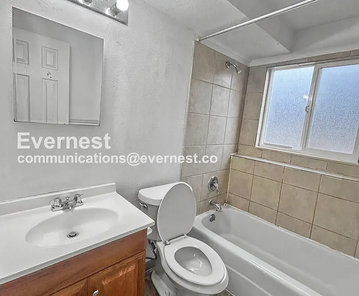 1075 Magnolia St #1 — Photo 5