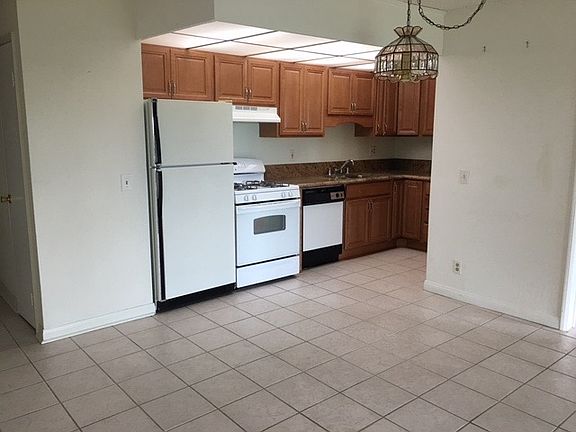 5th image of 914 Lighthouse Way #1