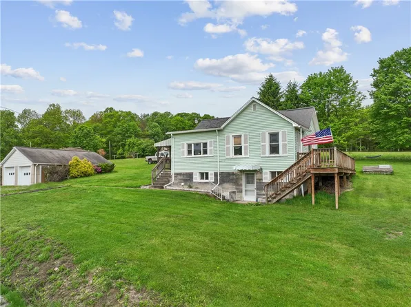 587 Austin Blvd, Acme, PA 15610