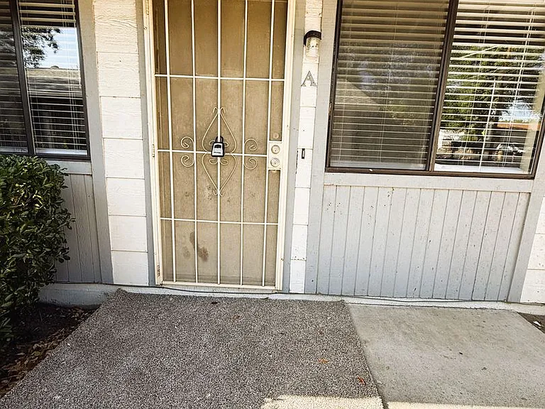 301 W Merritt St — Photo 10