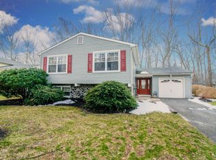 24 Deer Hollow Dr, Howell, NJ