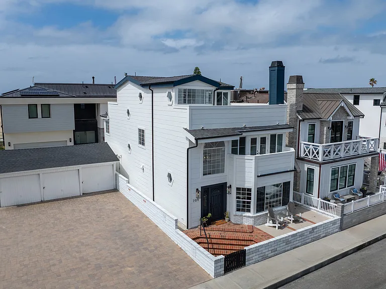 709 W Balboa Blvd — Photo 59