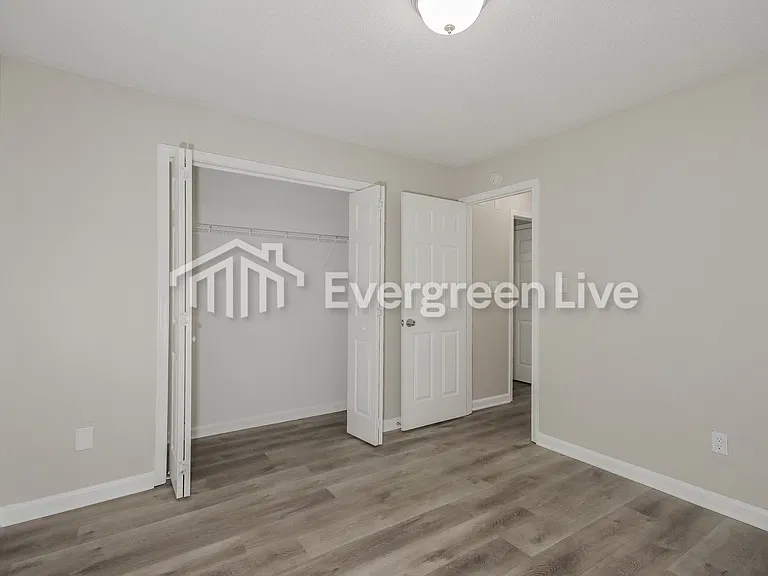 7064 Stoneridge Dr — Photo 9