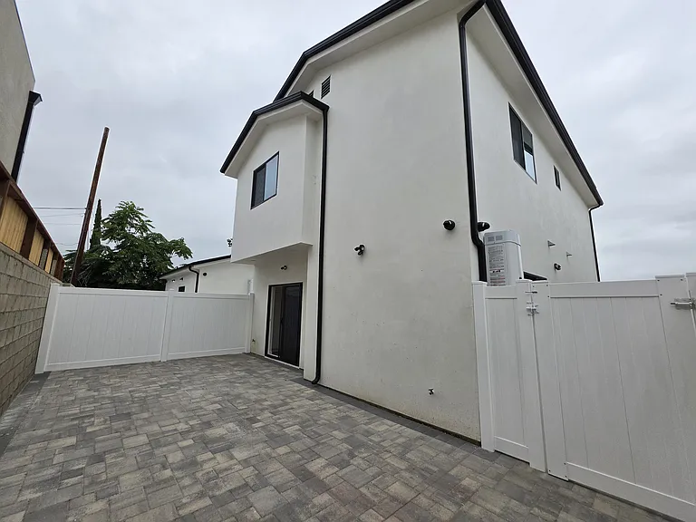 6746 Ben Ave — Photo 21