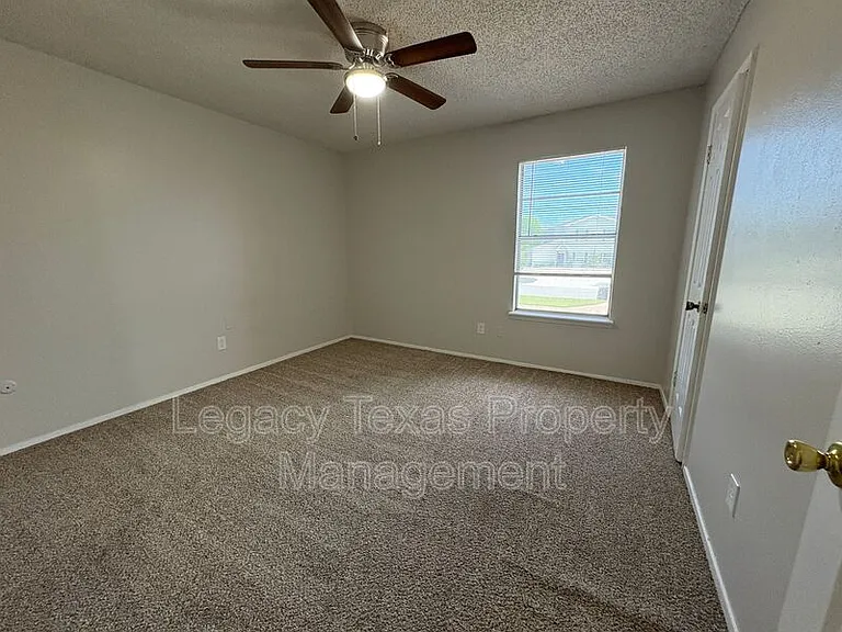 1401 Courtney Pl #C — Photo 13