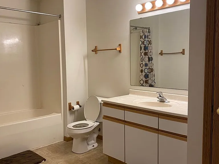 Windsor Pond Apartments — Photo 28