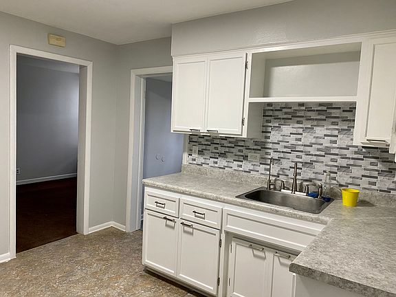 2nd image of 1952 S Chestnut St #1B